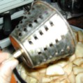 Almás pite - Nagyobb résű betétet használva daráld le az almát!