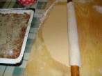Almás pite - Tekerd fel a sodrófára a felső tésztalapot!