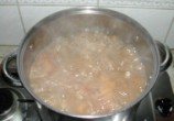 Babgulyás - Öntsd fel 1 l vízzel, és forrald fel a babgulyást!