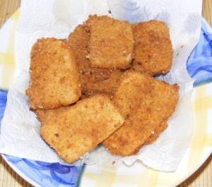 Rántott sajt - Kész, tálban.