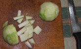 Töltelékes zöldségleves - A karalábé feldarabolása