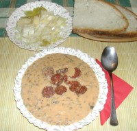 Lencsefőzelék - A kolbászt vágd karikákra, úgy tedd a főzelékre!