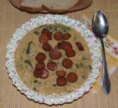 Kelkáposztafőzelék - Kész, tányérban, szójavirslivel