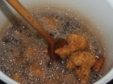 Rántott karfiol - 2 perc sülés után forgasd meg a karfiolokat!