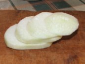 Borsóleves - Szeleteld fel a karalábét lapokra!