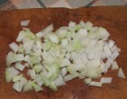Tavaszi zöldségleves - A karalábé csíkokat vágd kis darabokra!